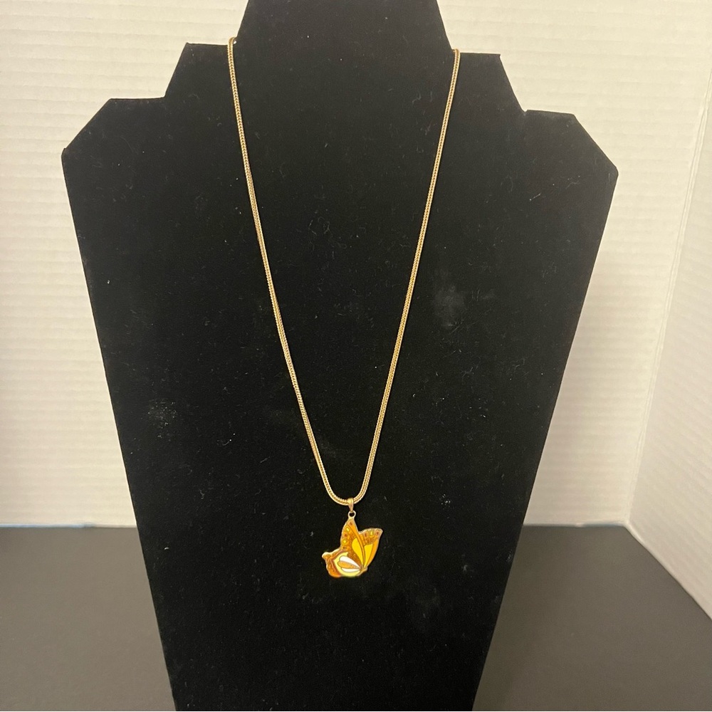 Good pre owned vintage necklace with butterfly pendant